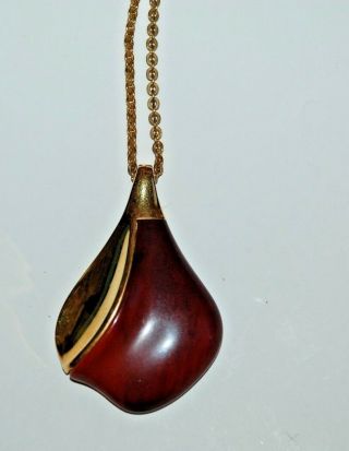 Vintage 1960 Crown Trifari Signed Gold,  Deep Red Marbled Necklace