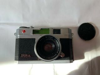 Vintage Petri 2.  8 35mm Camera & Case