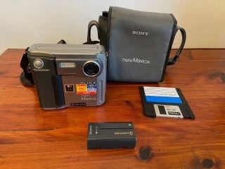 Sony Mvc - Fd5 Mavica 2.  5 " Lcd 3 1/2 - Inch Floppy Disk Digital W/carrying Case