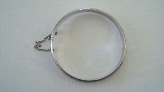 Vtg.  925 Sterling Silver Etched Hinged Bangle Bracelet With Safety Chain 8.  4g 7 "