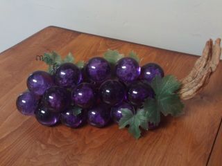 Vintage Mid - Century Lucite Grapes On Driftwood Large Purple Crackle 24 Grapes