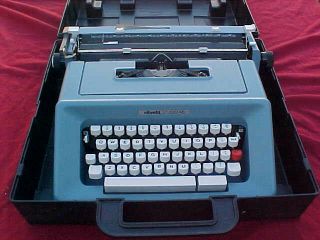 Vintage Olivetti Studio 46 Typewriter With Case