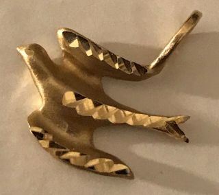 Vintage 14k Yellow Gold Flying Bird 5/8th Inch Pendant Appx 1.  5g