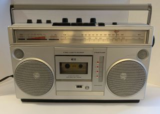 Vintage,  Montgomery Ward,  Boombox,  Model Gen - 3995a,  Am/fm Cassette Radio 8 - Track