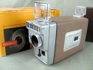 Vintage Kodak Brownie Automatic 8mm Film Movie Camera - F/2.  3 No.  136 -