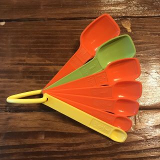 Vintage Tupperware Measuring Spoons Orange,  Yellow & Green Complete Set