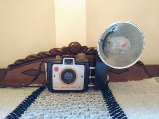 Vtg 1950’s Eastman Kodak Holiday Brownie Flash Camera With Attached Flash