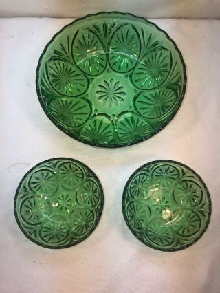 Vtg 2pc Mid - Century Daisy Flower Star Burst Emerald Green Glass Chip Dip Bowls