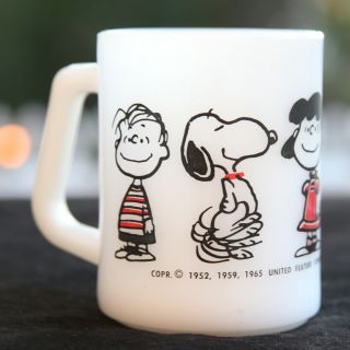 Vintage Peanuts Cup Mug Charlie Brown Snoopy Linus Lucy Milk Glass Federal 1965