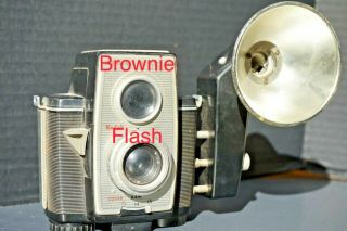 Vintage Eastman Kodak Brownie Reflex 20 Camera W/ Flash 620 Film Color/b&w Usa