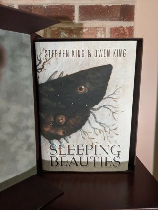 Stephen King Sleeping Beauties Signed & Traycased Limited Edition 792/850