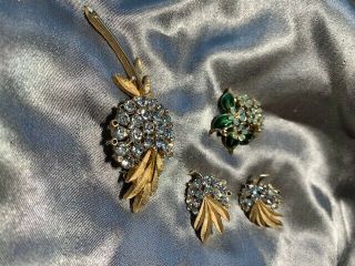 Vintage Rhinestone Trifari Enamel Flower Brooch Earring Set Gold