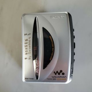 Vintage Sony Walkman Wm - Fx195 Cassette Player Am/fm Radio Silver -