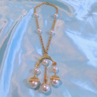 Vintage Modernist Faux Pearl Pendant Statement Necklace