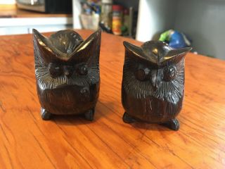 Mid - Century Modern Set Of 2 Dark Wood Carved Owl Figures.  2 1/5”.  Vintage.  Retro