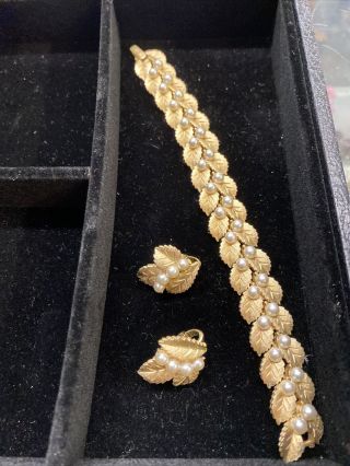 Vintage Crown Trifari Goldtone Faux Pearl Leaf 7”bracelet & Matching Earrings