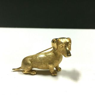 Vintage Crown Trifari Dachshund Dog Brooch Pin Textured Gold Weiner Dog Ll52e