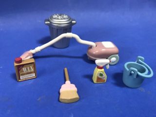 Sylvanian Families Hotel Housekeeper Accessories Cleaning Hoover Calico Critters