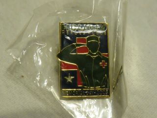 American Red Cross Holiday Heroes Club Pin - Memorial Day - 2005 -