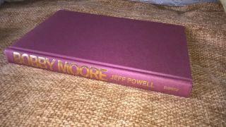 BOBBY MOORE SIGNED BOOK - THE AUTHORISED BIOGRAPHY 1976 - 