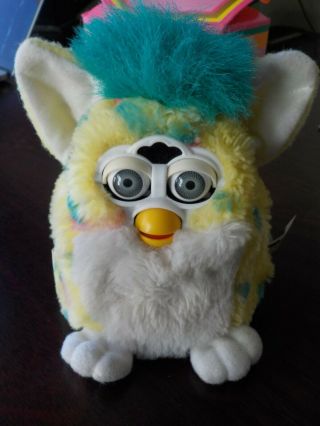 1999 Vintage Electronic Furby Babies Yellow Confetti Tiger Pet Toy