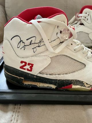1989 - 90 MICHAEL JORDAN Game Worn Chicago Bulls Shoes RARE MEARS LOA 2