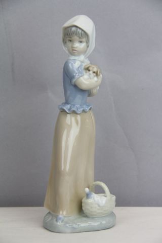 Vintage Nao Lladro Girl Dog Picnic Basket Protecting The Dog Porcelain Figure