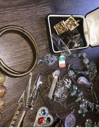 OLD GREEN TIN FULL OF VINTAGE JEWELLERY - NECKLACES,  BROOCHES ETC FIND 3