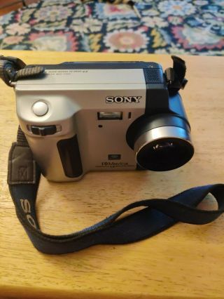 Vintage Pre - Owned Sony Mavica Mvc - Fd92 Digital Camera 0.  4mp