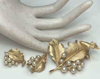 Vintage Crown Trifari Brushed Gold Tone Leaf Brooch Pin & Clip On Earrings Set