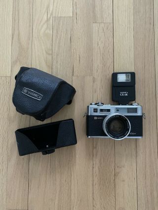 yashica electro 35 vintage 35mm film camera with CS - 14 flash and case 2