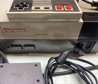 Vintage 1985 Nintendo Nes Video Game Console Controller