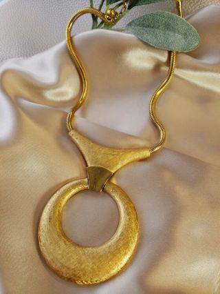 Vintage Trifari Gold Tone Snake Chain Necklace Round Pendant 16 " L