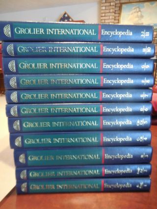 1992 Grolier International Encyclopedia Deluxe Home Edition,  Volumes 1 - 20 3