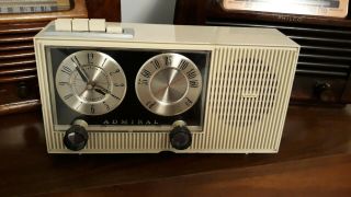 Vintage Admiral Y3557 Clock Radio