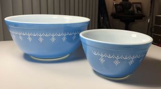 Set Of 2 Vintage Pyrex Snowflake Blue Garland 401 & 403 Mixing Bowls Exc Cond