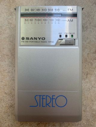 Vintage Sanyo Gray Silver Personal Am/fm Stereo And Rp - 55