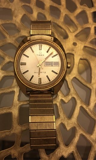 Vintage Timex Q 1970’s Quartz Men 