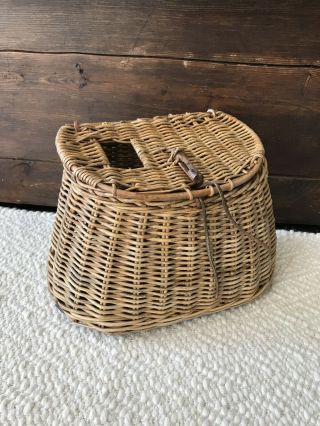 Vintage Wicker Hand Woven Fly Fishing Creel Basket.  Approx 13”x 9”x 6 1/2”