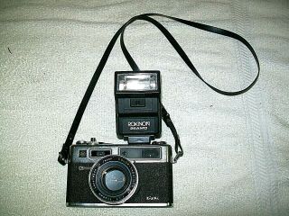 Vintage G Yashica Electro 35 GSN Camera w/ 1:1.  7 Lens 45 mm Lense,  WITH FLASH 2