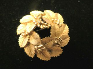 Vintage Trifari Brushed Gold Tone Leaves And Wheat Design Circle Brooch Pin