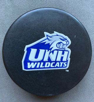 University Of Hampshire Official Hockey East Game Puck 2014 - 18.  Hea Ncaa Unh