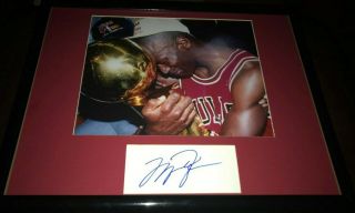 Michael Jordan Chicago Bulls Hand Signed Autographed 11x14 Matte Framed Photo