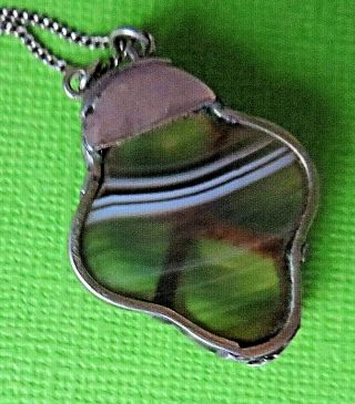 VINTAGE LOVELY STERLING SILVER ONYX AGATE PENDANT ON CHAIN. 3