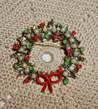Vintage Enamel Christmas Wreath Brooch Pin W/ Faux Seed Pearls C204