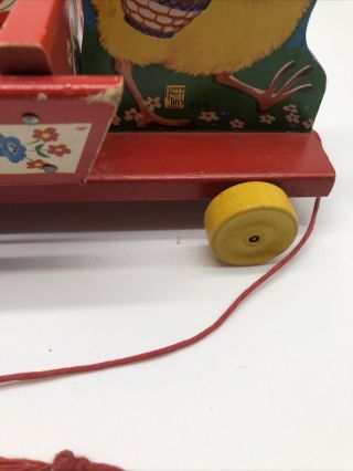 ANTIQUE/ VINTAGE FISHER PRICE 400 MOTHER HEN WITH CART PULL TOY 3