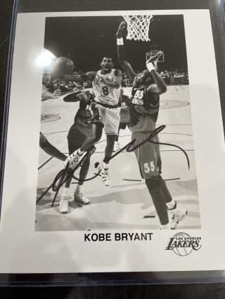 Kobe Bryant 8x10 B&w Photo Signature Rookie Era 8 Lakers Psa/dna Loa Authentic