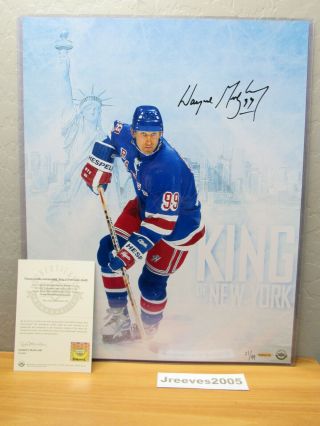 Upper Deck Wayne Gretzky Autographed King Of York 16x20 Photo 21/99 W/