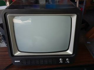 Vintage 80s Retro Rca Playmate 9 Portable Black & White Ac/dc Tv Model Axr095l