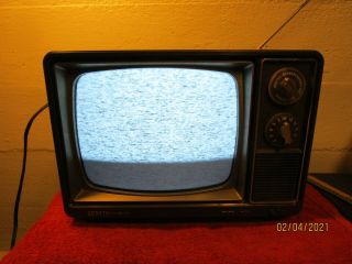 Vintage Zenith N120c Portable B&w Tv Television Gaming Tv Retro No Sound Prop